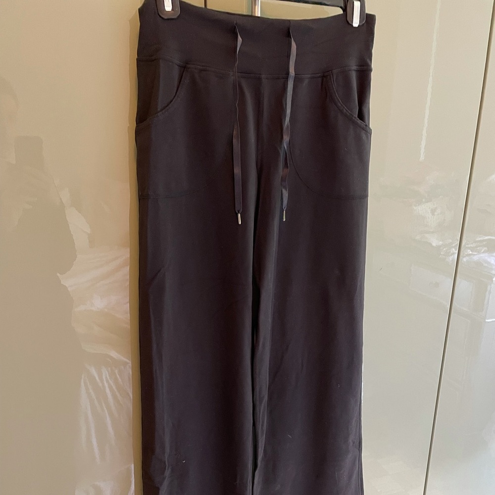 Lululemon wide leg pant with pockets